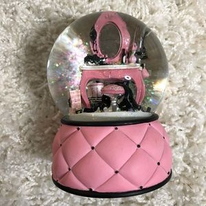 Victoria’s Secret La Vie en Rose Snow Globe